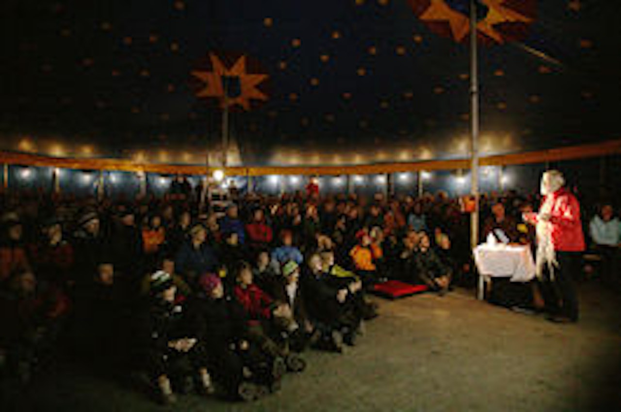 Fjellfilmfestivalen leker ikke lenger butikk, men et skikkelig sirkus! Foto: L.K. Haugen. Fjellfilmfestivalen leker ikke lenger butikk, men et skikkelig sirkus! Foto: L.K. Haugen.