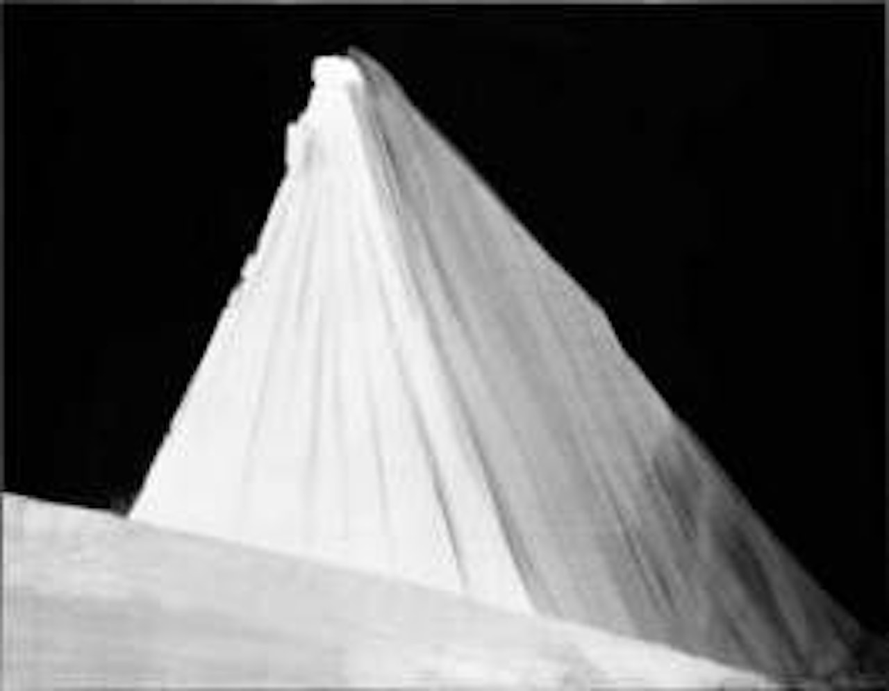 Kåre Tveters Arktisk månenatt kan du se på Henie Onstad fra i dag. Kåre Tveters Arktisk månenatt kan du se på Henie Onstad fra i dag.