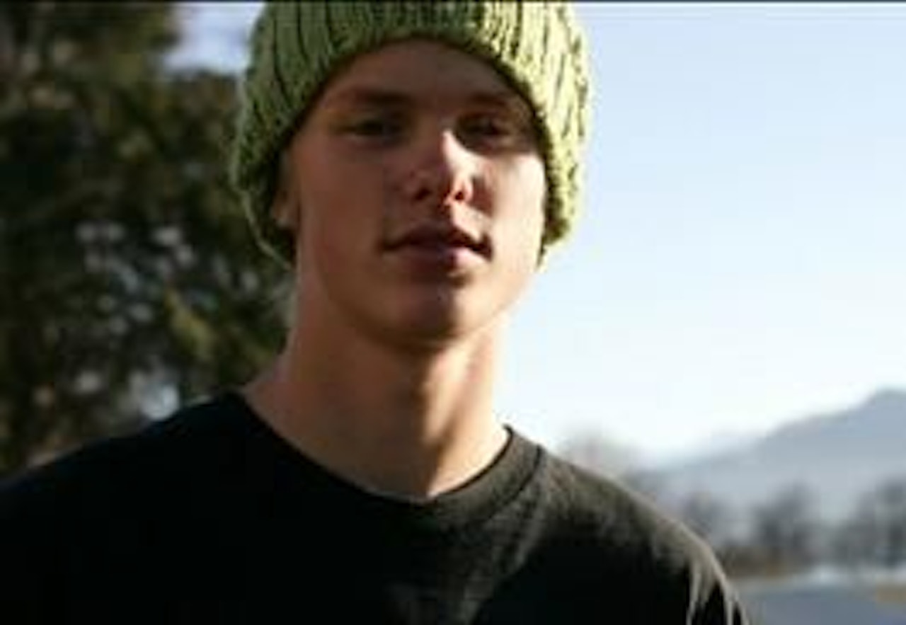 Endelig nye sko på jordnære Mikkel Bang. Endelig nye sko på jordnære Mikkel Bang.