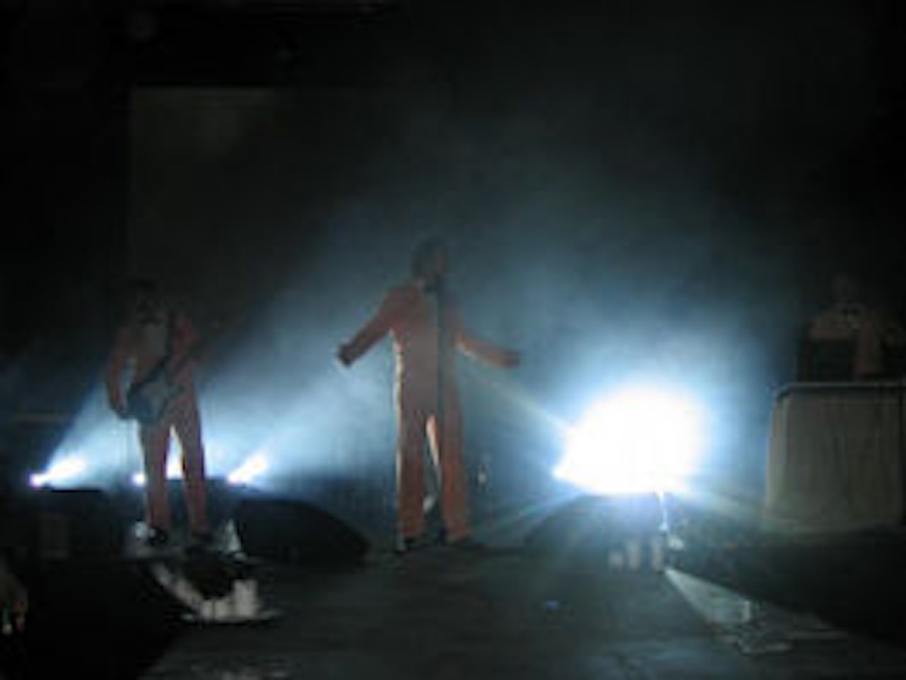 Gjør deg klar for The Apache Dæncers på Rockefeller. Gjør deg klar for The Apache Dæncers på Rockefeller.