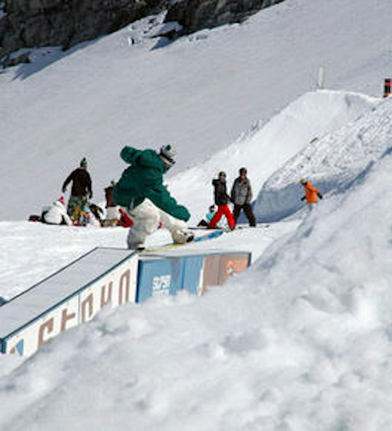 Happy Pro og en gjeng norske snowboardere er klare med Wrecked. Foto: Happypro Happy Pro og en gjeng norske snowboardere er klare med Wrecked. Foto: Happypro