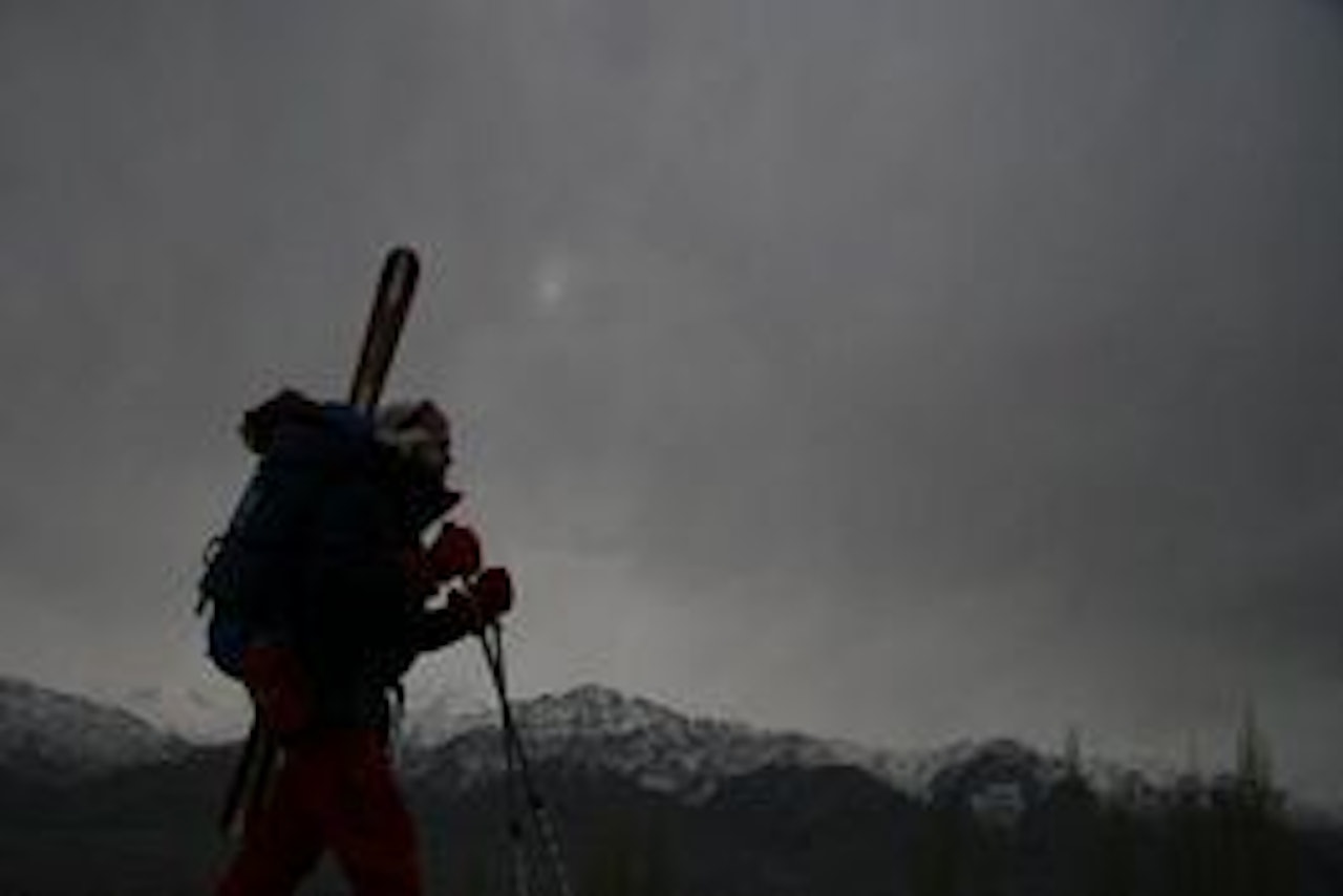 Sturla Gyllenhammar var i ferd med å kite gjennom Himalaya. Sturla Gyllenhammar var i ferd med å kite gjennom Himalaya.