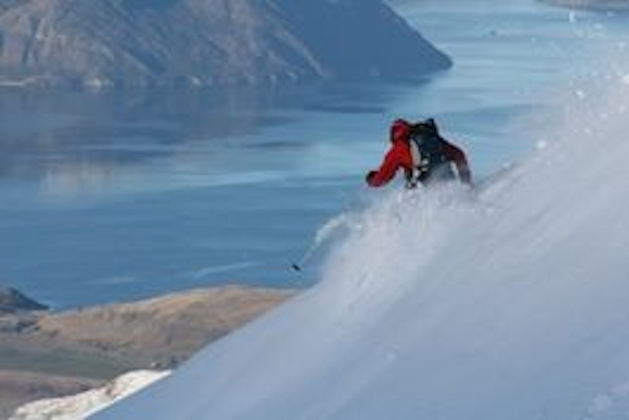 Jocke Kaller ned Treble Cone på New Zealand. Foto: Vertical Way Around Jocke Kaller ned Treble Cone på New Zealand. Foto: Vertical Way Around