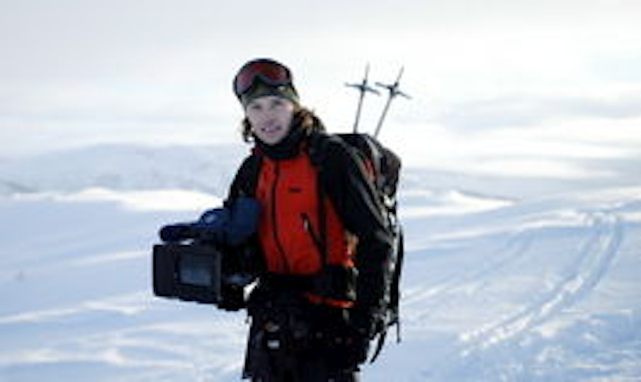 NRK-fotograf Torje Bjellås på opptak I Sogndalsfjella NRK-fotograf Torje Bjellås på opptak I Sogndalsfjella