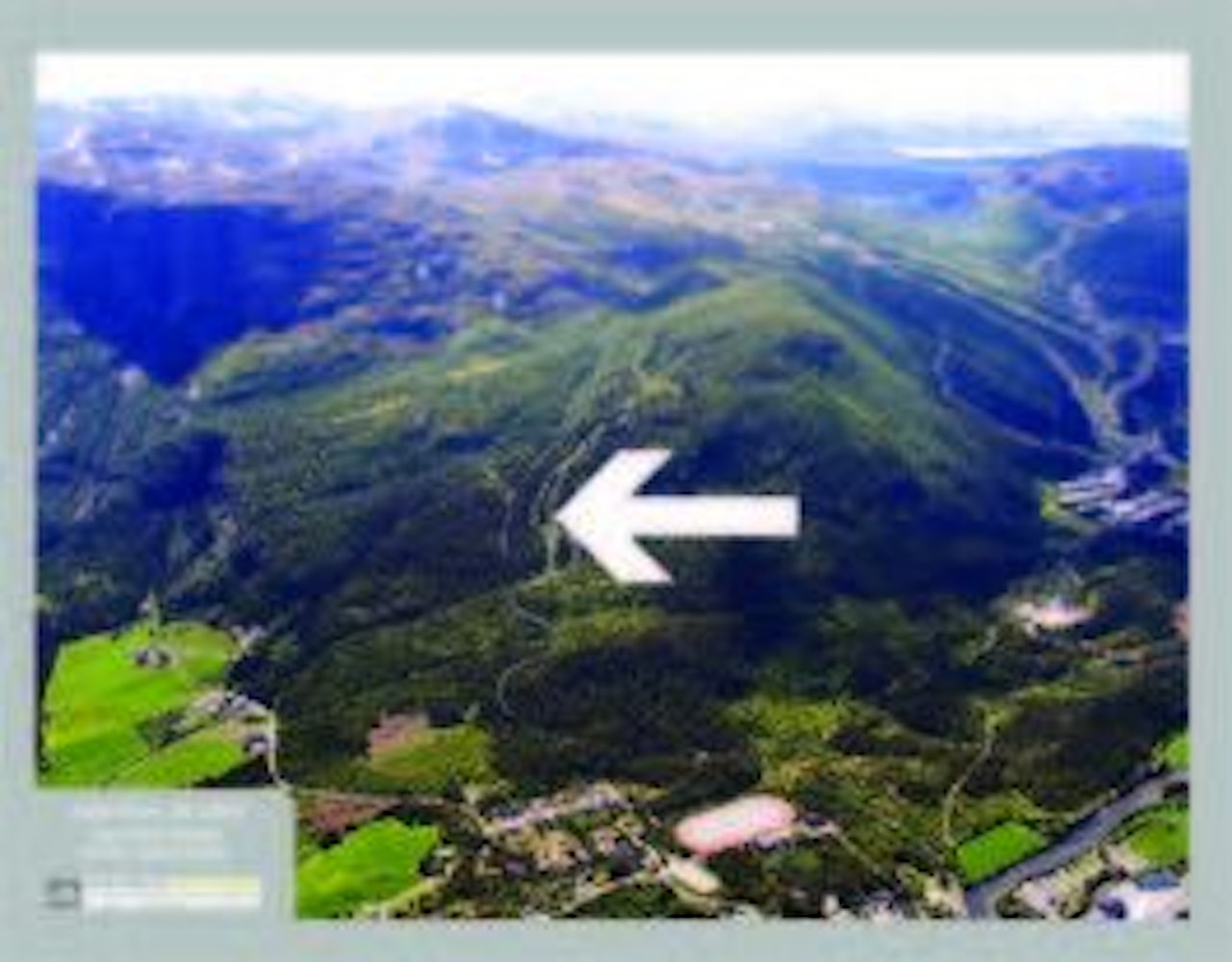 BILDEMANIPULASJON: Pilen viser den påtenkte traséen. Til høyre er dagens skisenter. BILDEMANIPULASJON: Pilen viser den påtenkte traséen. Til høyre er dagens skisenter.