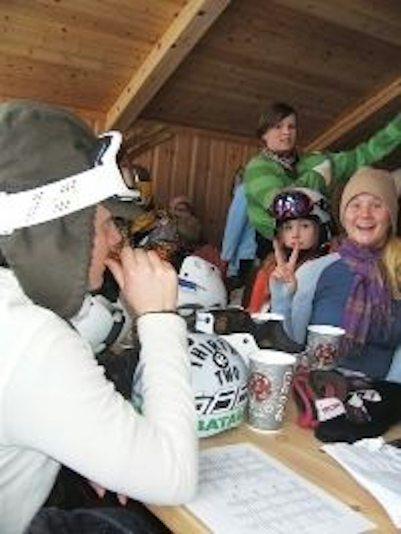 Blide jenter samles på Geilo før sesongstart. Blide jenter samles på Geilo før sesongstart.