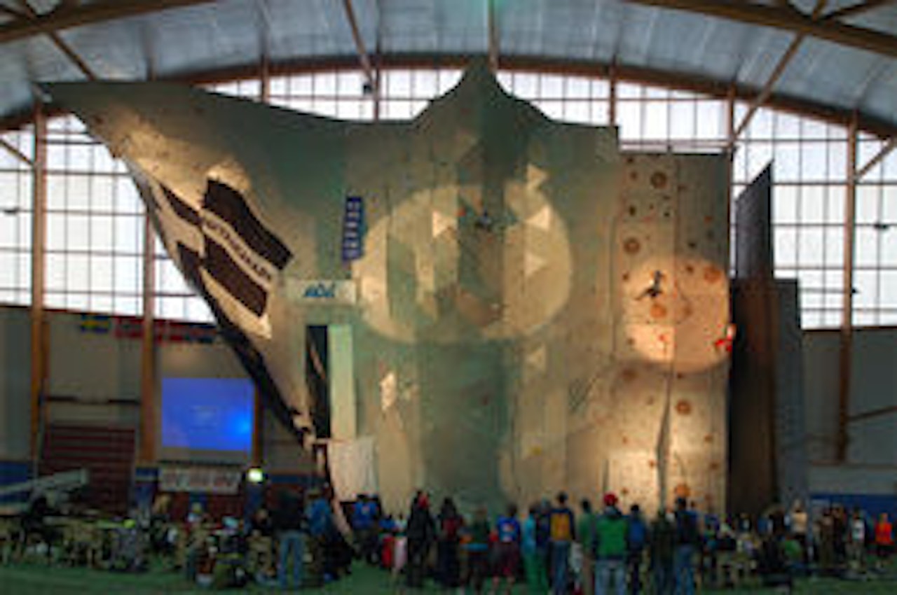 Den enorme Tjelmelandveggen i Sognehallen blir arena for Nordisk Mesterskap i klatring. Den enorme Tjelmelandveggen i Sognehallen blir arena for Nordisk Mesterskap i klatring.