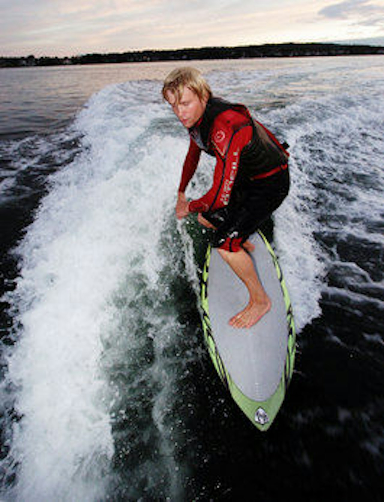 Wakesurfing blir en av aktivitenene under invitationalkonkurransen i Bø. Wakesurfing blir en av aktivitenene under invitationalkonkurransen i Bø.