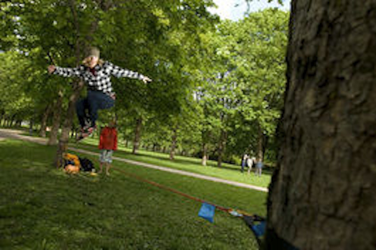 SLAKKLINE: Jonas Hjelme fant balansen dagen derpå. Foto: HPHval SLAKKLINE: Jonas Hjelme fant balansen dagen derpå. Foto: HPHval