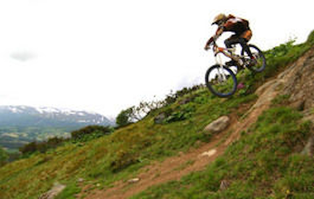 NORGESMESTER: Snorre Sætrom er landets beste fjortis på utforsykkel. NORGESMESTER: Snorre Sætrom er landets beste fjortis på utforsykkel.