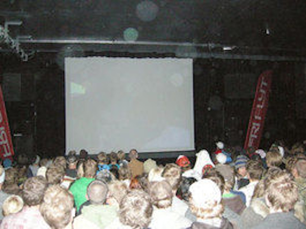 400 mennesker hadde tatt turen til Parkteatret torsdag kveld. 400 mennesker hadde tatt turen til Parkteatret torsdag kveld.