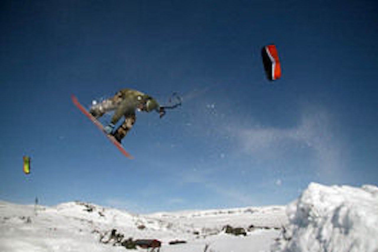 Sigve Botnen blir å regne som en av favorittene til NM i snowkite på Haugastøl. Sigve Botnen blir å regne som en av favorittene til NM i snowkite på Haugastøl.