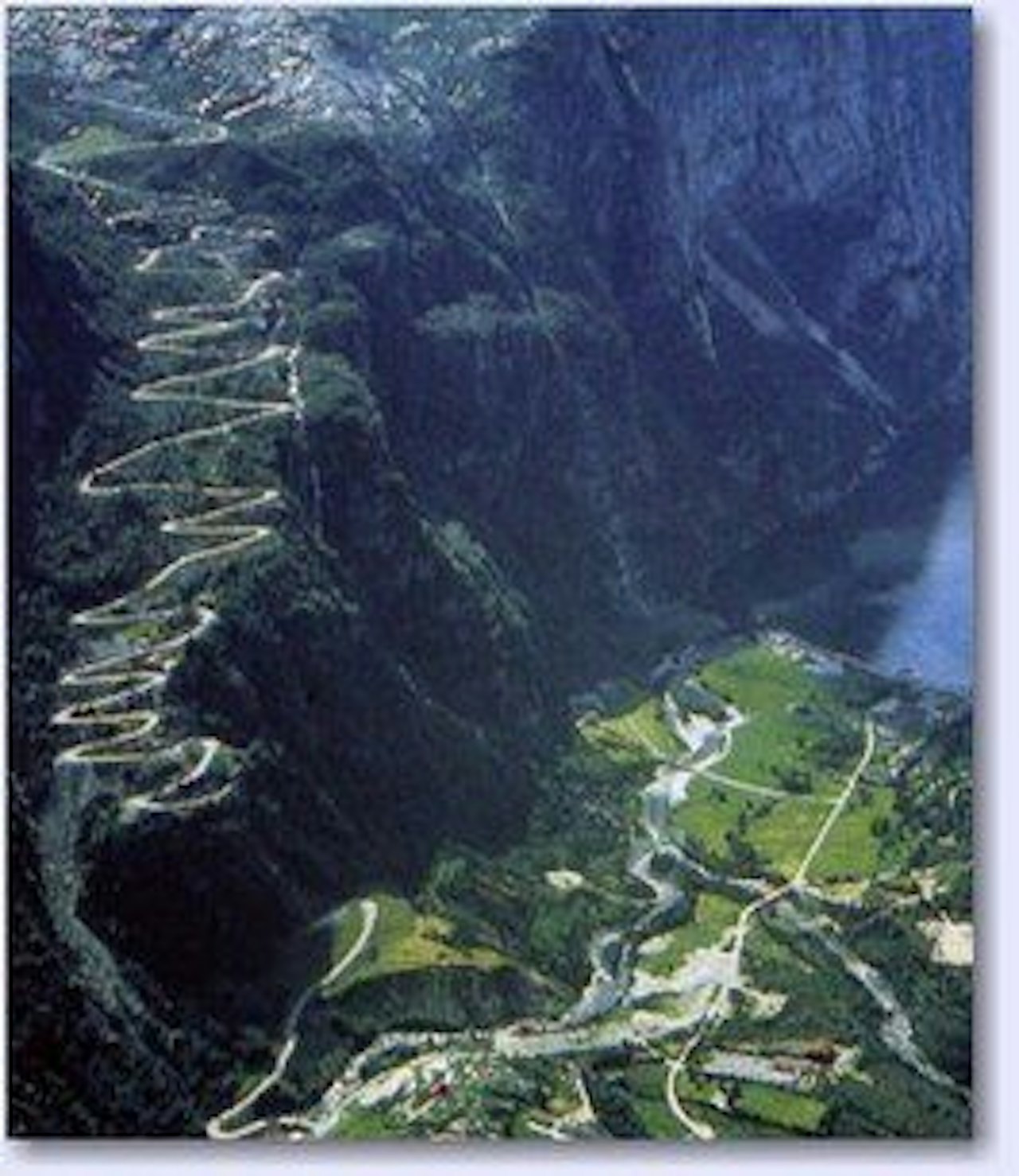 Lysebotnvegen er perfekt for longboarding. Foto: www.kjerag-lysebotn.no Lysebotnvegen er perfekt for longboarding. Foto: www.kjerag-lysebotn.no