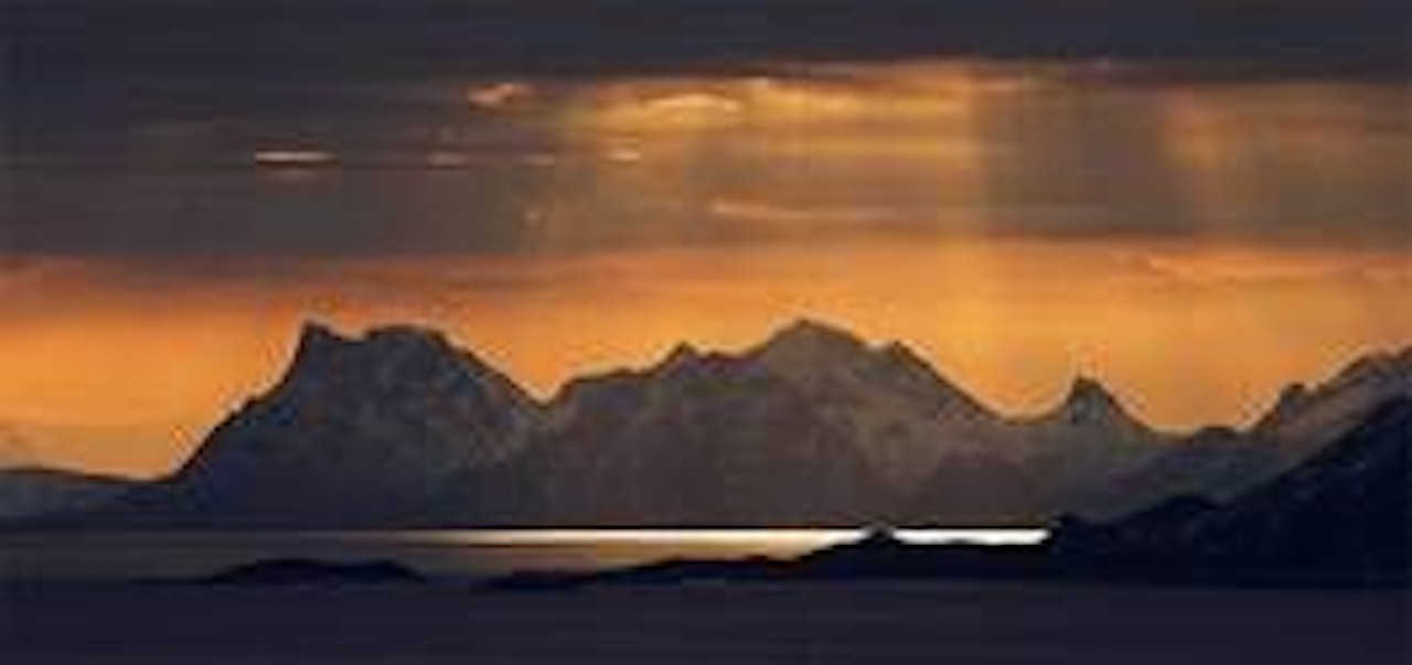 Guds natur åpenbarer seg for de glade frikjørerne på tur med Hurtigruta. Foto: Sverre Hjørnevik Guds natur åpenbarer seg for de glade frikjørerne på tur med Hurtigruta. Foto: Sverre Hjørnevik