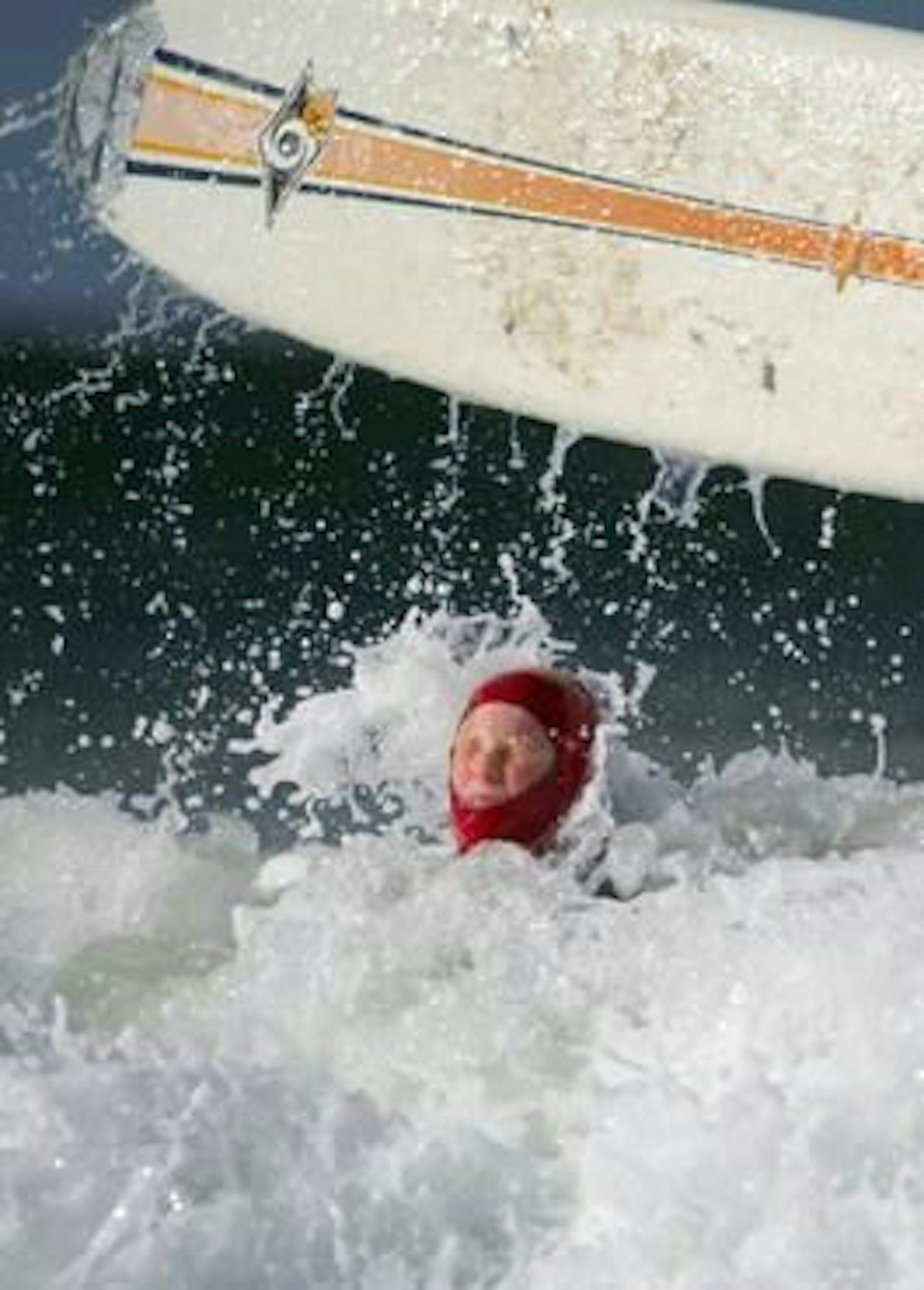 VÅTT: Surfing er for de som er glad i vann. Foto: Simen Berg VÅTT: Surfing er for de som er glad i vann. Foto: Simen Berg