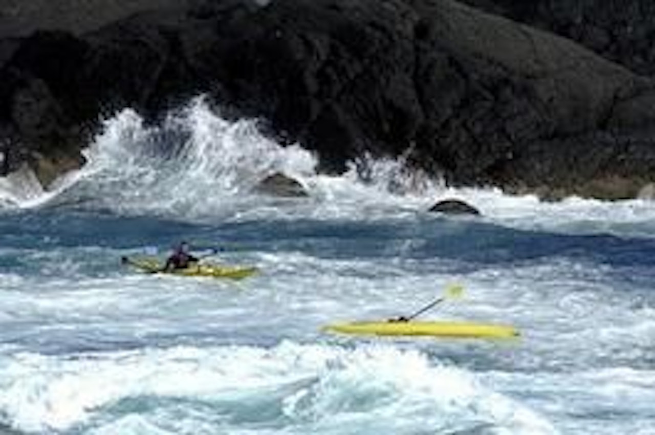 Frisk padling utenfor Bulandet. Frisk padling utenfor Bulandet.