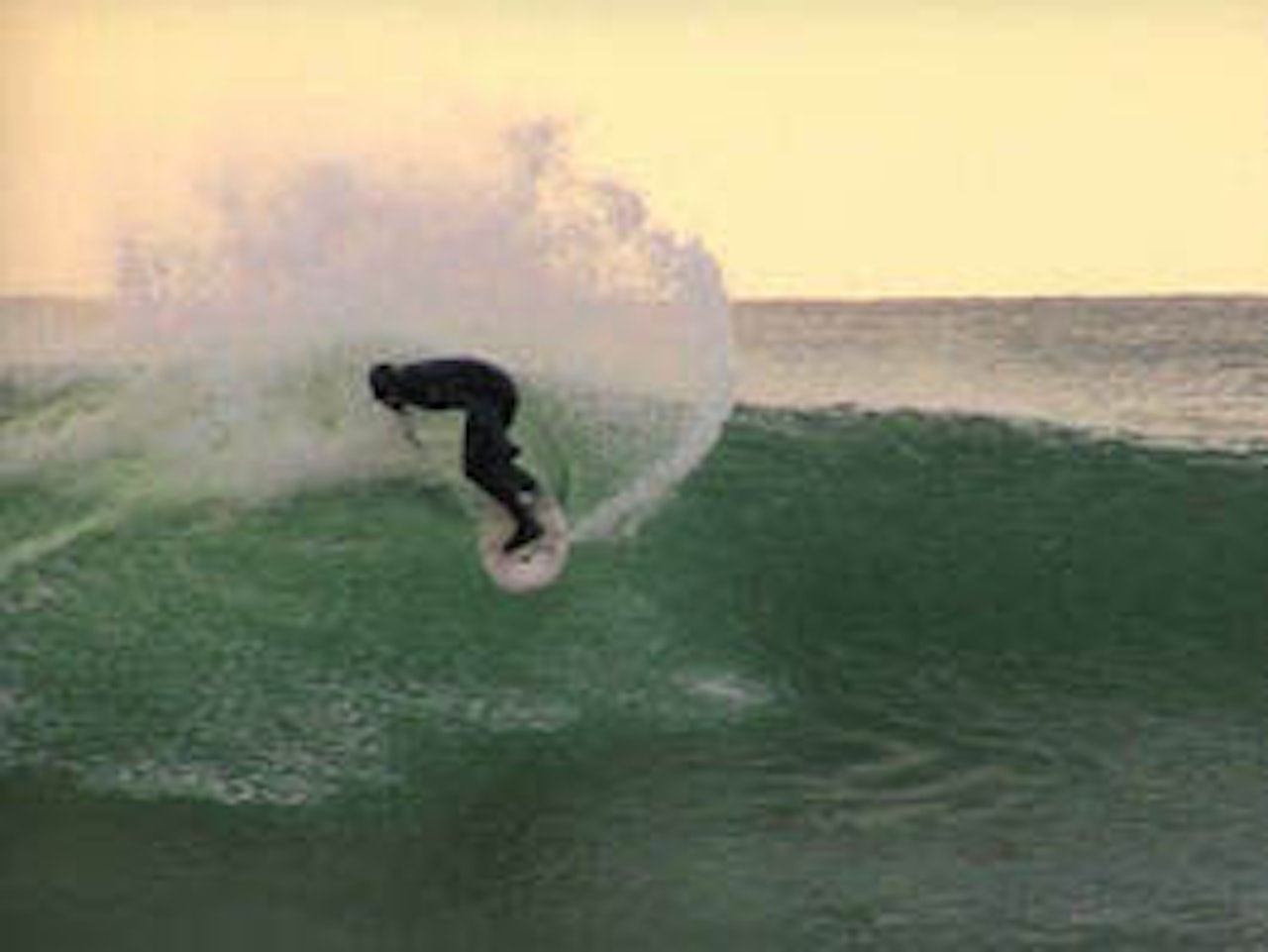 Skandinavias beste bølger ruller inn mot Lofotens strender. Skandinavias beste bølger ruller inn mot Lofotens strender.