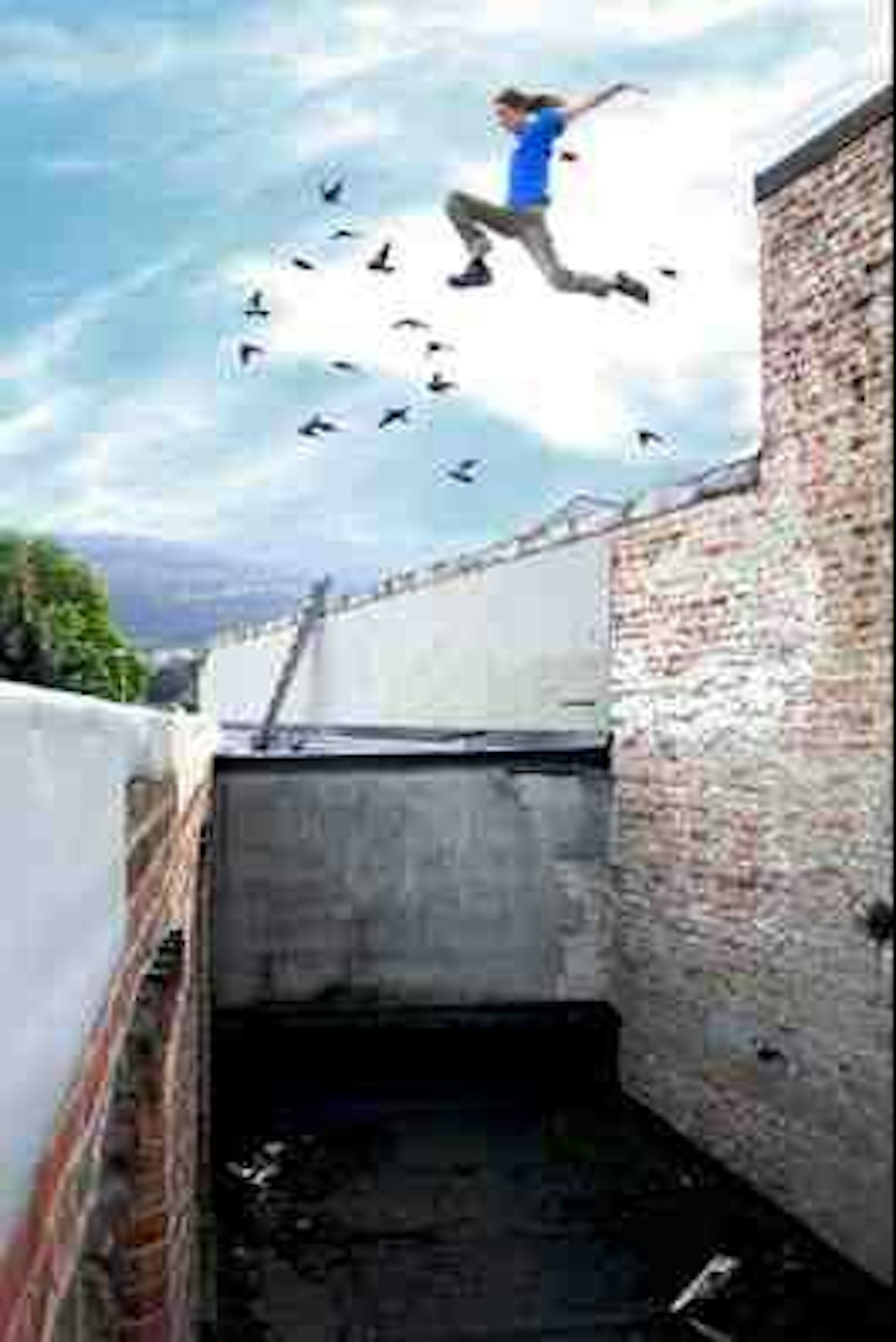 Isak Bang hopper over Ørnegapet i Drammen. Isak Bang hopper over Ørnegapet i Drammen.