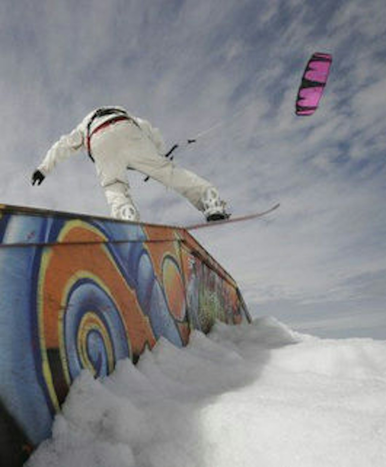 Remi Meum eksperimenterer i snowboardparken på Folgefonna. Foto: Marta Fretheim Remi Meum eksperimenterer i snowboardparken på Folgefonna. Foto: Marta Fretheim