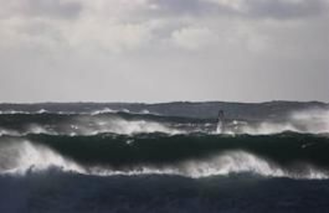 Endre Espeland fra Tønsberg. Legg merke til bølgemassivet bak. Endre Espeland fra Tønsberg. Legg merke til bølgemassivet bak.
