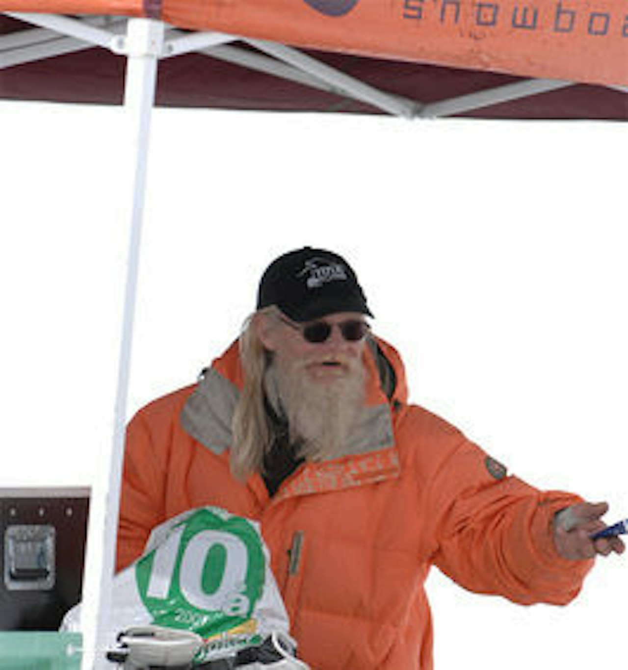 DJ Tommen sørget for tidenes beste musikk i en frikjøringskonkurranse. DJ Tommen sørget for tidenes beste musikk i en frikjøringskonkurranse.