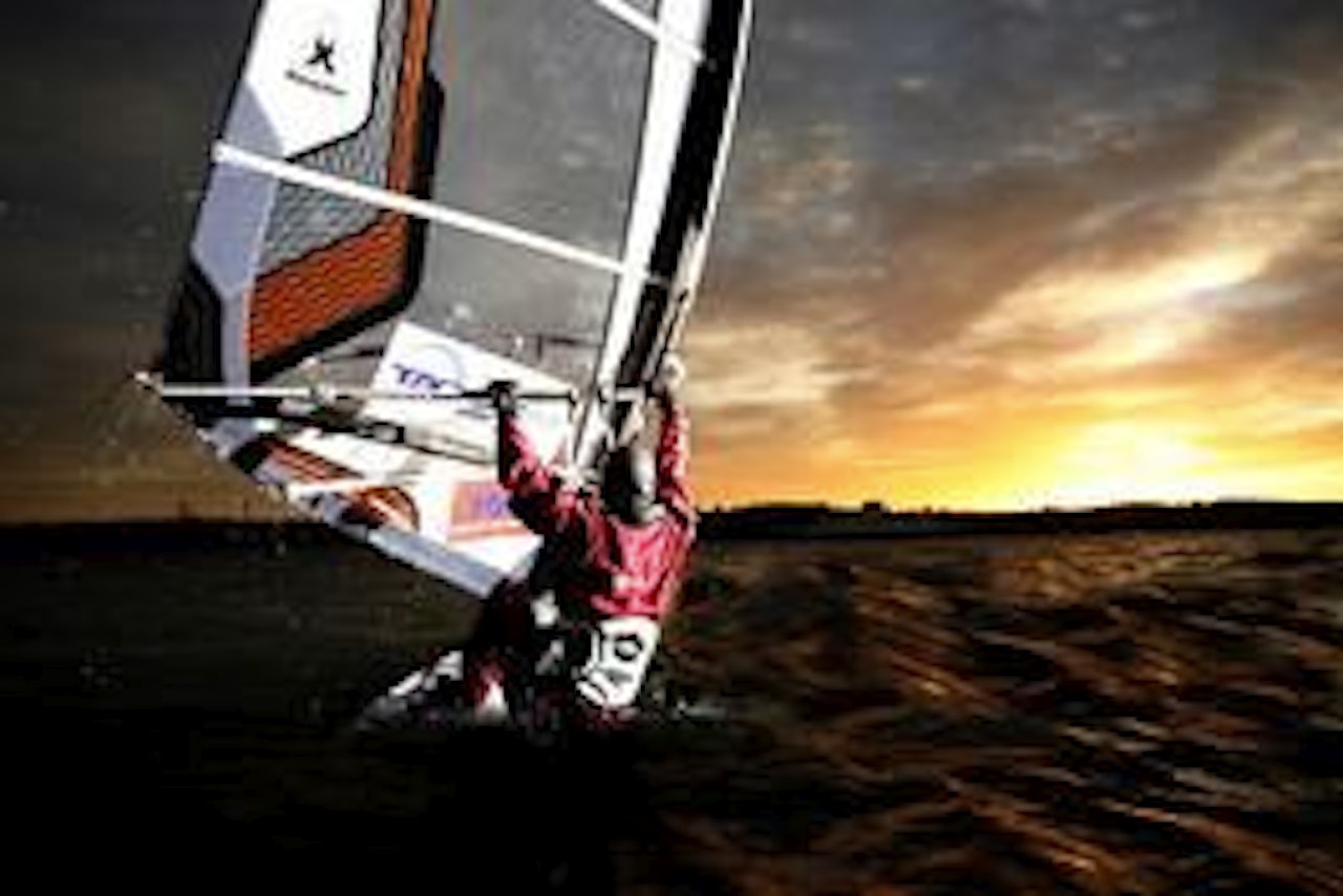 TIDLIG OPP: Temperaturen i vannet er fortsatt ok. Foto: Nils-Erik Bjørholt TIDLIG OPP: Temperaturen i vannet er fortsatt ok. Foto: Nils-Erik Bjørholt