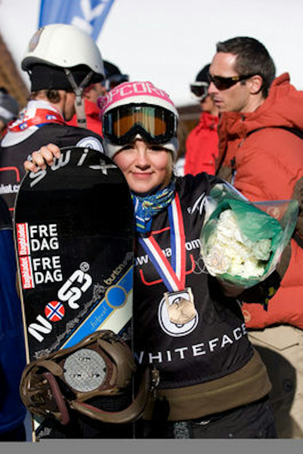 Helene er blitt godt vant med medaljer om halsen. Arkivbilde fra tidligere konkurranse. Helene er blitt godt vant med medaljer om halsen. Arkivbilde fra tidligere konkurranse.