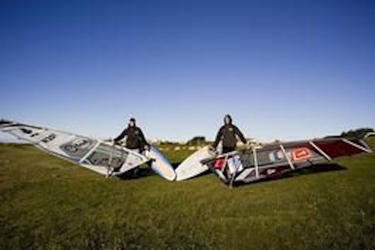 Hans Kristian Waarum og Knut A. Dahl fikk ikke leke med vinden denne gangen. Foto: Truls Schaal Hans Kristian Waarum og Knut A. Dahl fikk ikke leke med vinden denne gangen. Foto: Truls Schaal