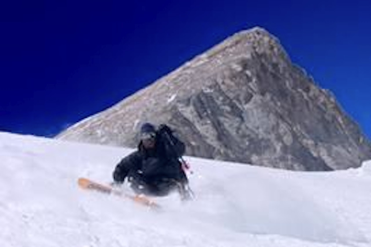 PÅ SKI: Jørgen Aamot finner puddersnø 7000 meter over havet. PÅ SKI: Jørgen Aamot finner puddersnø 7000 meter over havet.