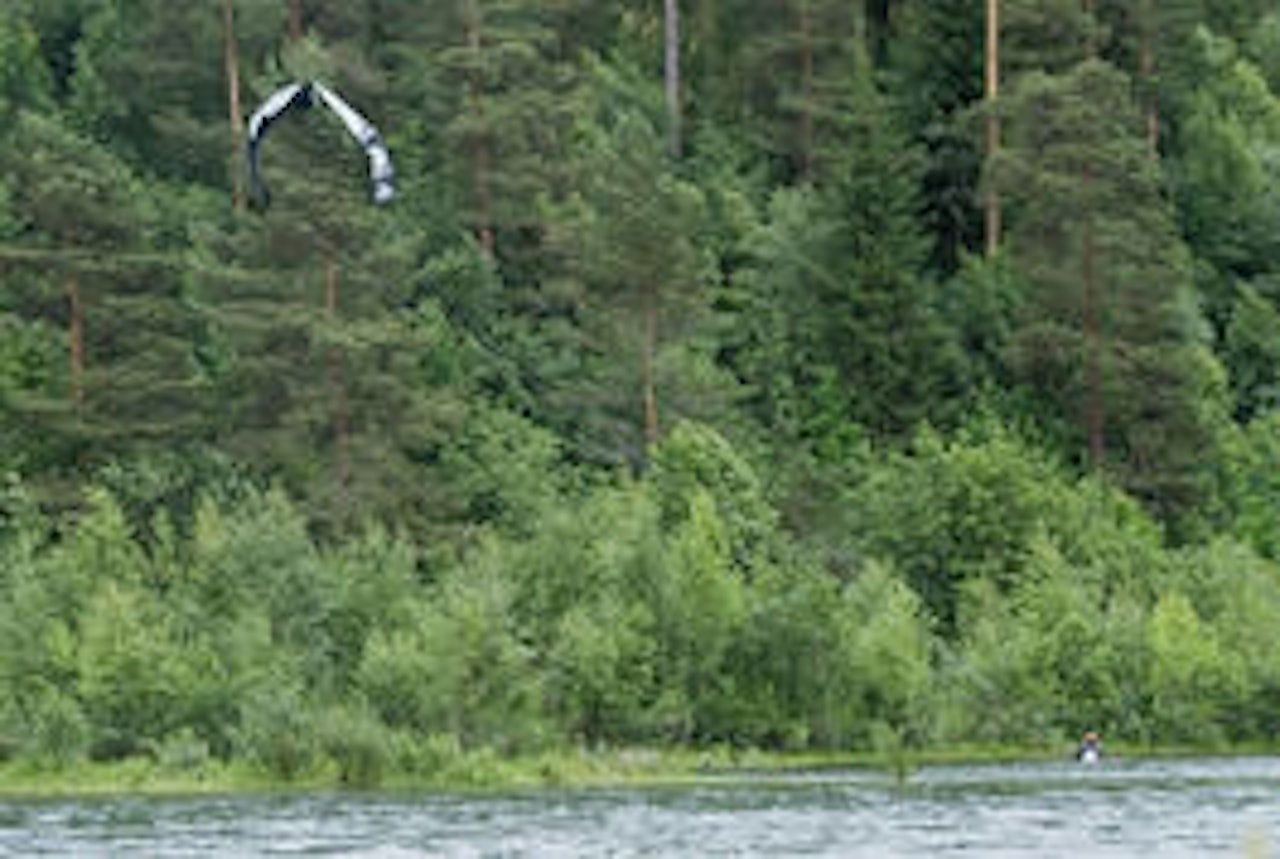 Remi Meum knoter med kiten. Foto: Vegard Breie Remi Meum knoter med kiten. Foto: Vegard Breie