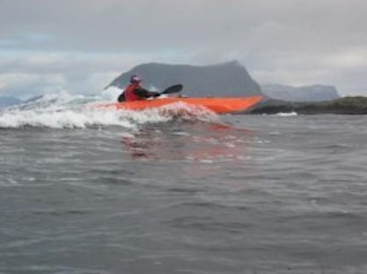 Surf er gøy med kajakk! Surf er gøy med kajakk!