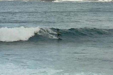 Jaran og Torkild i bølgene 10. mars. Foto: Stadsurfing Jaran og Torkild i bølgene 10. mars. Foto: Stadsurfing