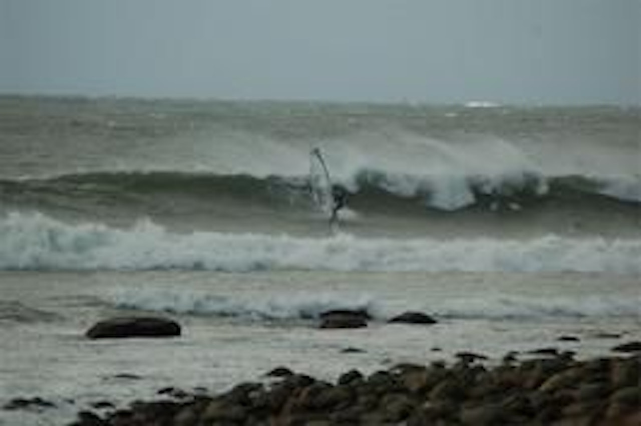 Undertegnede i en bottom turn. Foto: Peter Løken Nilsson Undertegnede i en bottom turn. Foto: Peter Løken Nilsson
