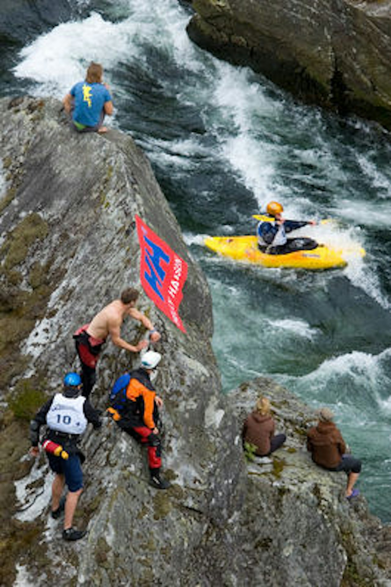 Mye vann i elva sørget for en spennende konkurranse i Strandaelva. Foto: Bjørn Jarle Kvande Mye vann i elva sørget for en spennende konkurranse i Strandaelva. Foto: Bjørn Jarle Kvande