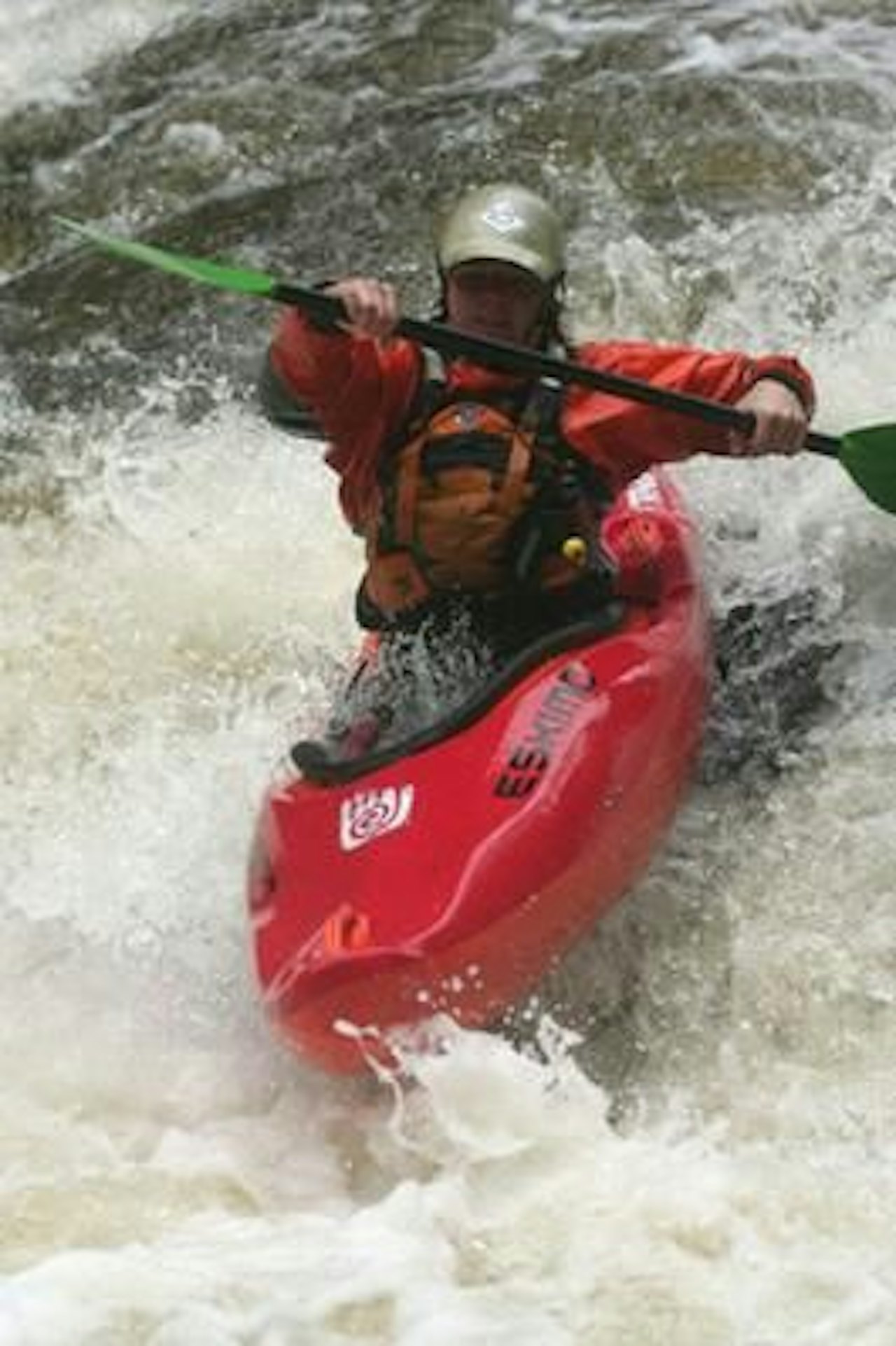 URBAN PADLING: Karl Engen i Lysakerelva på grensa mellom Oslo og Bærum. URBAN PADLING: Karl Engen i Lysakerelva på grensa mellom Oslo og Bærum.