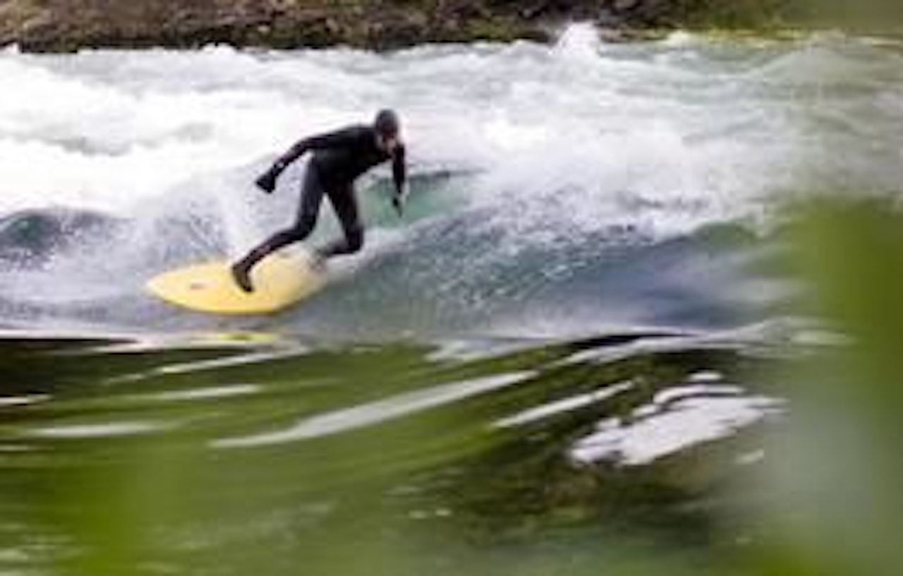 Elvesurfing ved Bulken på Voss. Foto: Benjamin Hjort Elvesurfing ved Bulken på Voss. Foto: Benjamin Hjort