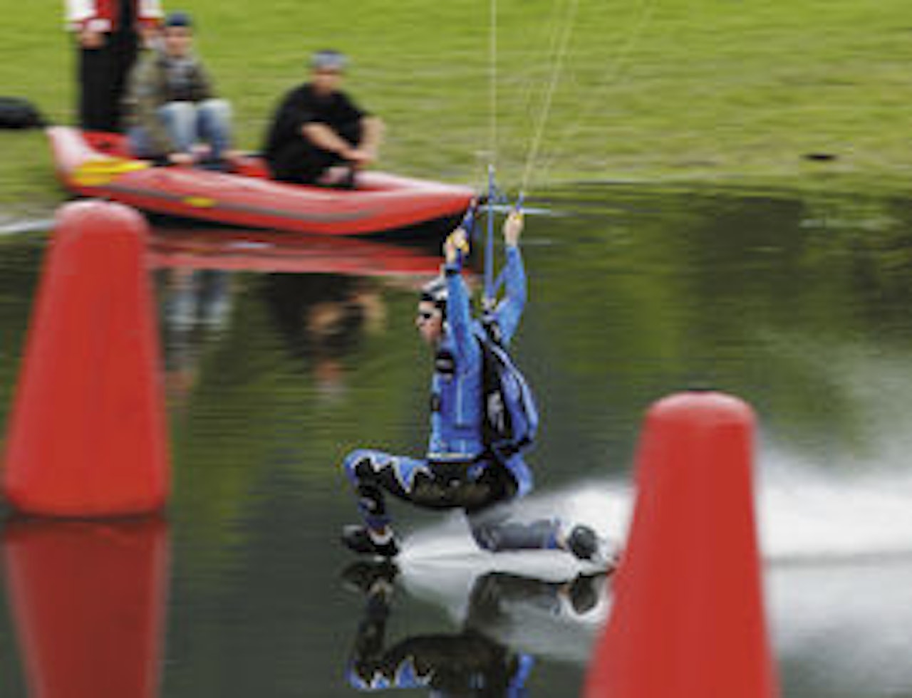 Swooping er en oppvisning i fart og presisjon. Foto: Nils-Erik Bjørholt Swooping er en oppvisning i fart og presisjon. Foto: Nils-Erik Bjørholt