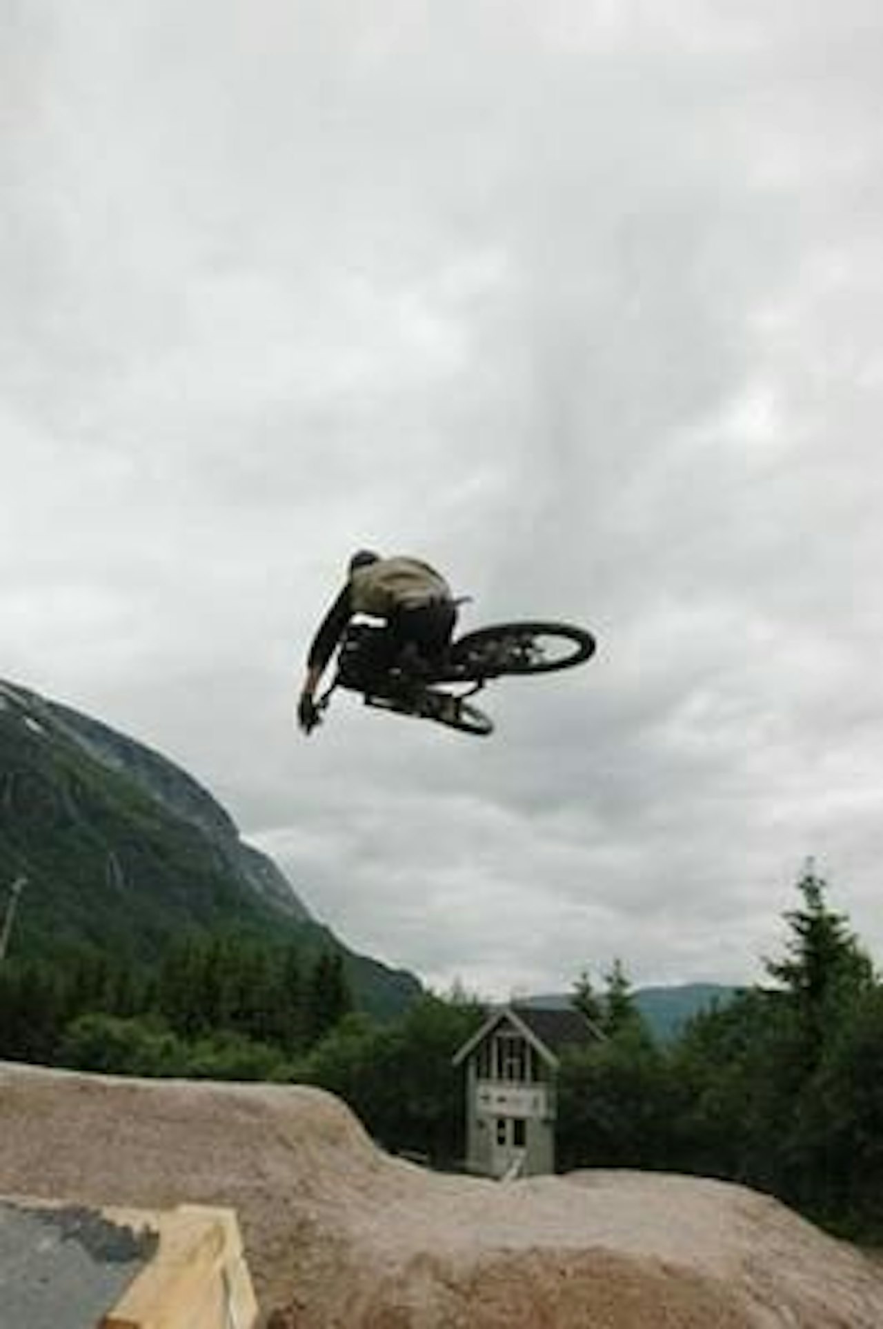 KONTROLLERT: Trond G. Hansen i et høyt svev KONTROLLERT: Trond G. Hansen i et høyt svev