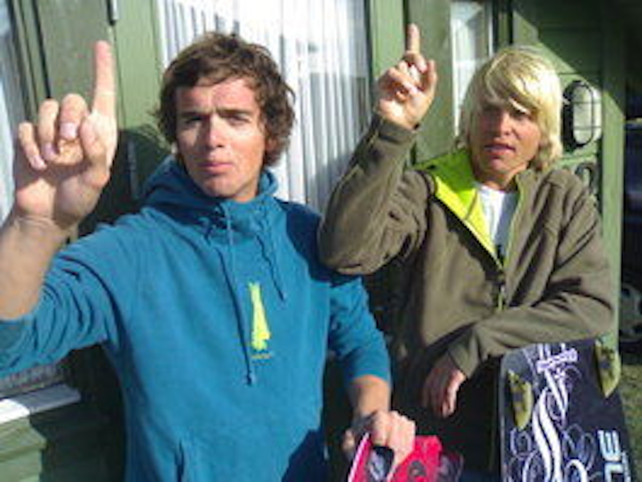 Bjørn Kaupang (t.v) og Sigve Botnen håper på mere vind i morgen. Bjørn Kaupang (t.v) og Sigve Botnen håper på mere vind i morgen.