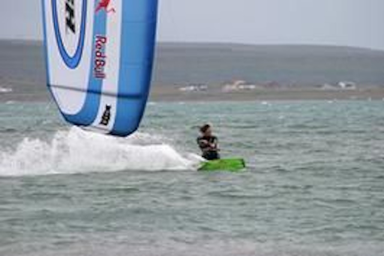 ARKTISK: Adam Koch under Arctic Kite Challenge-arrangementet i fjor. ARKTISK: Adam Koch under Arctic Kite Challenge-arrangementet i fjor.