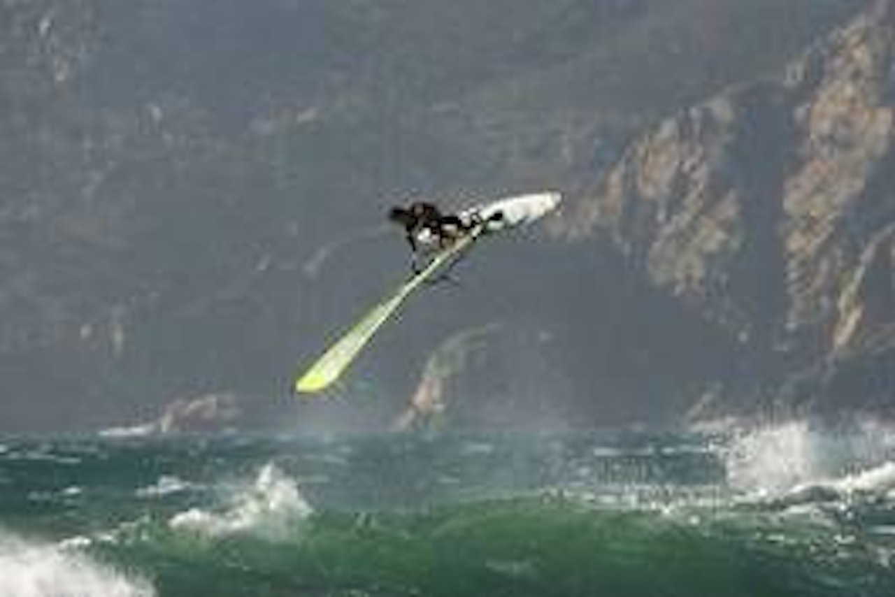 Vinneren Victor Fernandes i en Pushloop-tabletop i Guincho. Foto John Carter Vinneren Victor Fernandes i en Pushloop-tabletop i Guincho. Foto John Carter
