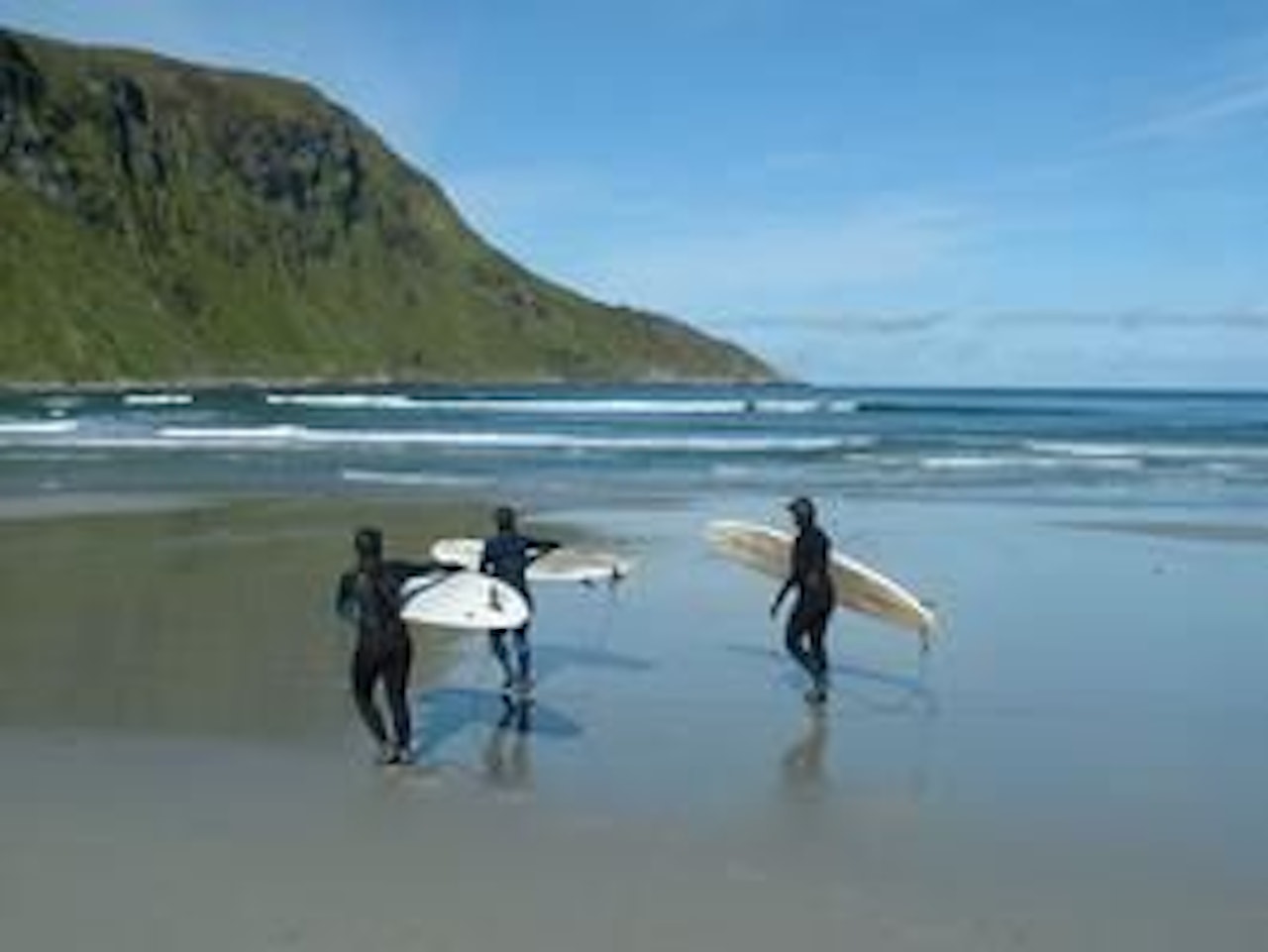 Nå får jentene anledning til å samles og lære surfing på egne premisser. Nå får jentene anledning til å samles og lære surfing på egne premisser.