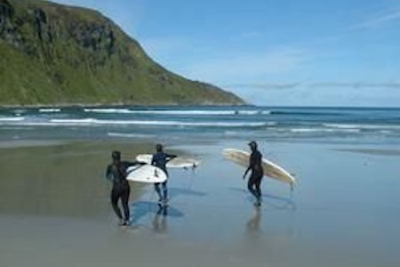 Nå får jentene anledning til å samles og lære surfing på egne premisser. Nå får jentene anledning til å samles og lære surfing på egne premisser.