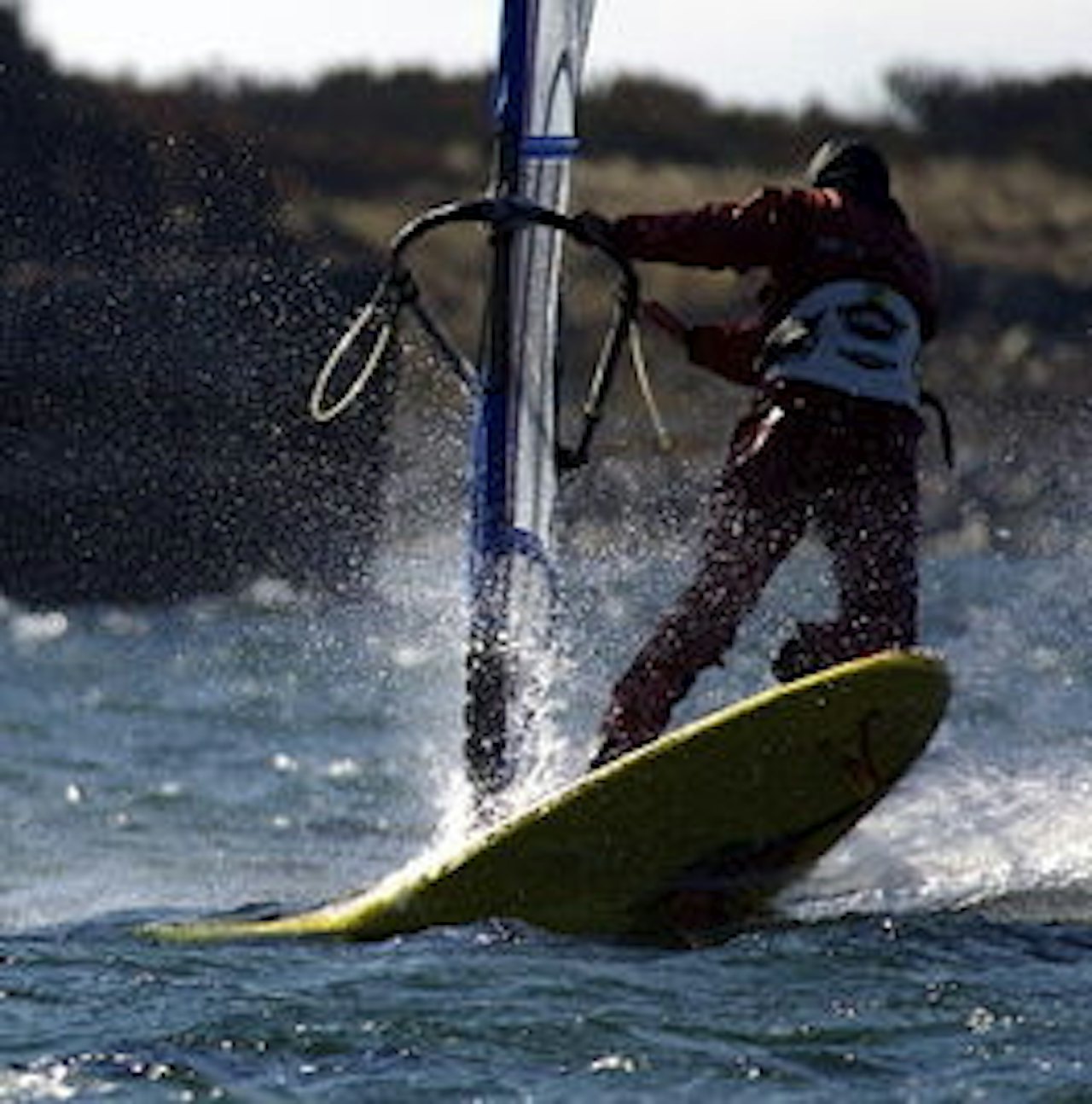 Martin Haglev finner alltid vind. Her en kald vinterdag på Larkollen. Foto: Kjellmann. Martin Haglev finner alltid vind. Her en kald vinterdag på Larkollen. Foto: Kjellmann.