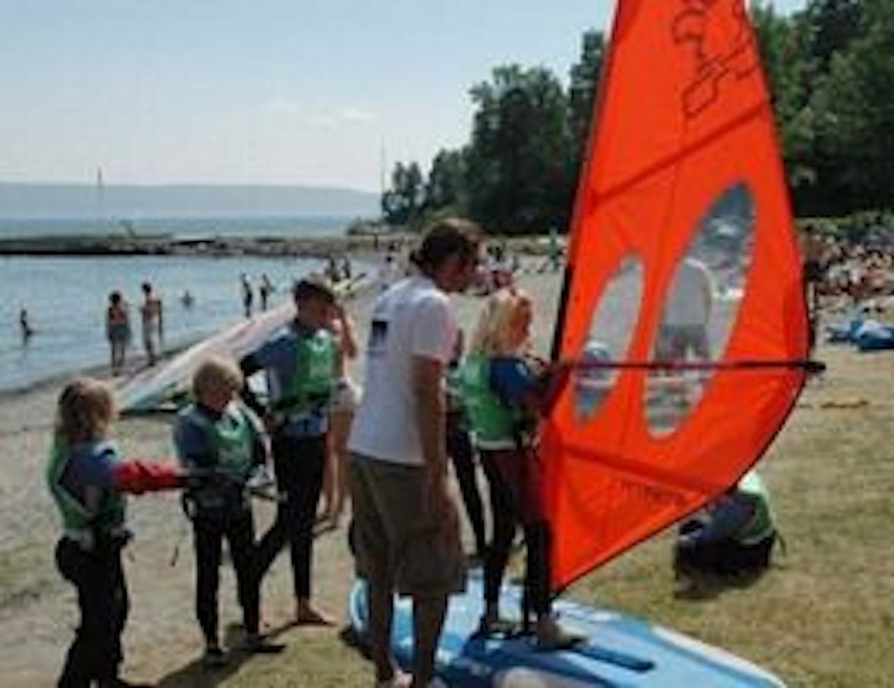 Helge Rotnes viser fremtidens brettseilere hvordan det skal gjøres Helge Rotnes viser fremtidens brettseilere hvordan det skal gjøres