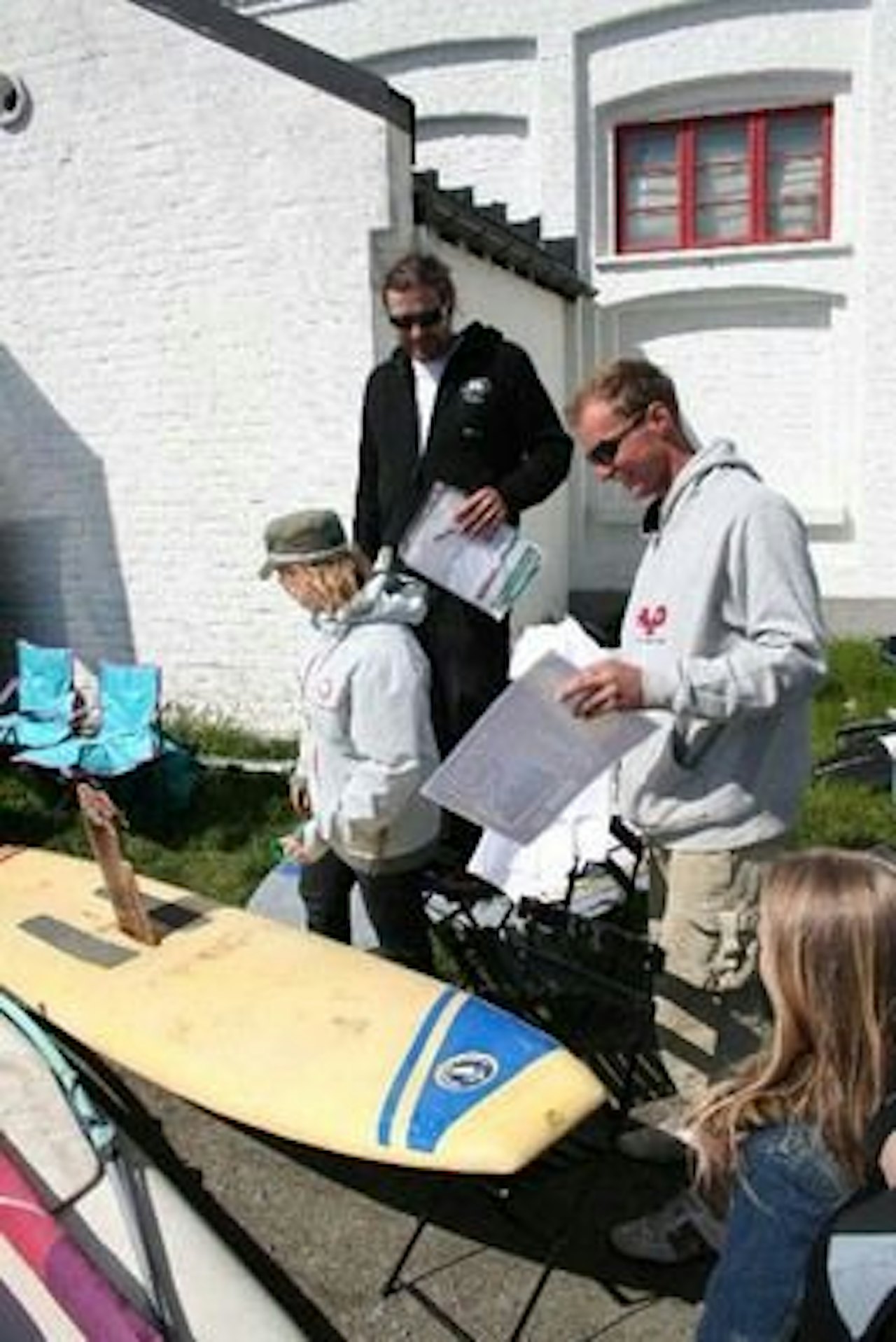 Fredrik Bergseth vant med sitt komplette windsurfingutstyr fra tidlig 70-tallet. Fredrik Bergseth vant med sitt komplette windsurfingutstyr fra tidlig 70-tallet.