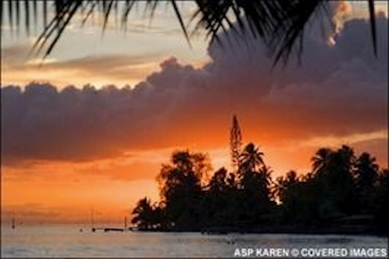 Rolige dager på Teahupoo, men bølgene er på vei. Rolige dager på Teahupoo, men bølgene er på vei.