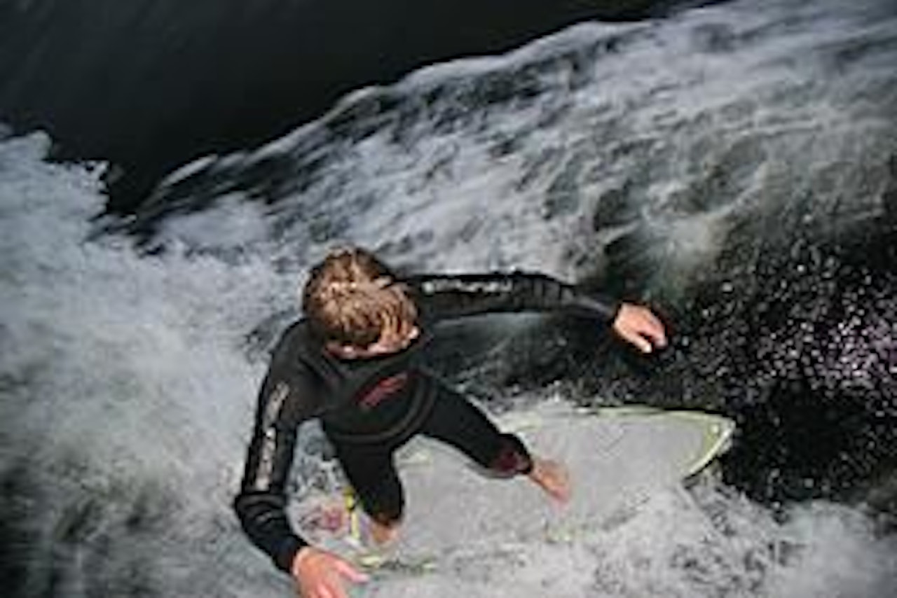 André Natland er wakesurfens mester. Lek i Tønsbergs skjærgård. André Natland er wakesurfens mester. Lek i Tønsbergs skjærgård.