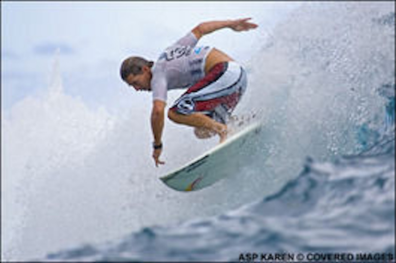 Andy Irons møter Joel Parkinson når konken ruller i gang etter pausen. Andy Irons møter Joel Parkinson når konken ruller i gang etter pausen.