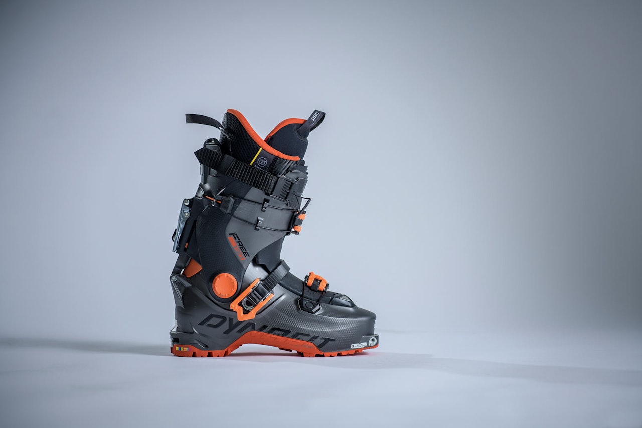 Dynafit Hoji Free: Toppturstøvel som passer med alle techbindinger og alle topptur-stegjern. Foto: Vegard Breie Dynafit Hoji Free toppturstøvel